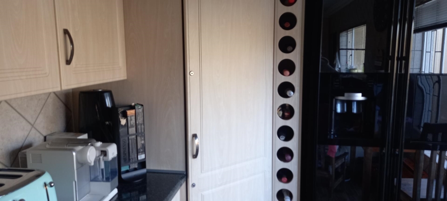 4 Bedroom Property for Sale in Brackenhurst Gauteng