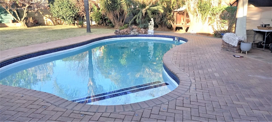4 Bedroom Property for Sale in Brackenhurst Gauteng