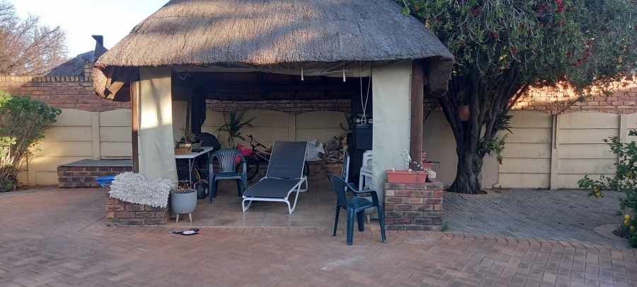 4 Bedroom Property for Sale in Brackenhurst Gauteng
