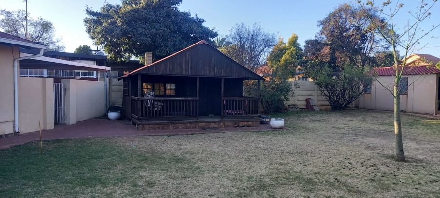 4 Bedroom Property for Sale in Brackenhurst Gauteng
