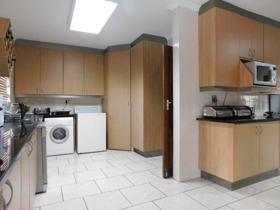 3 Bedroom Property for Sale in Brackendowns Gauteng