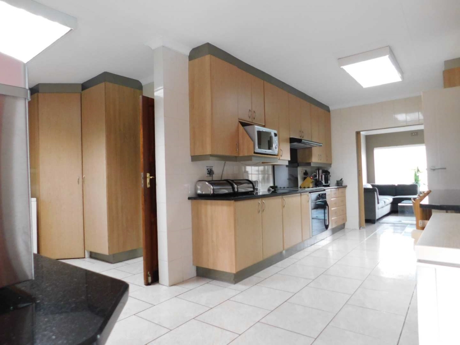 3 Bedroom Property for Sale in Brackendowns Gauteng