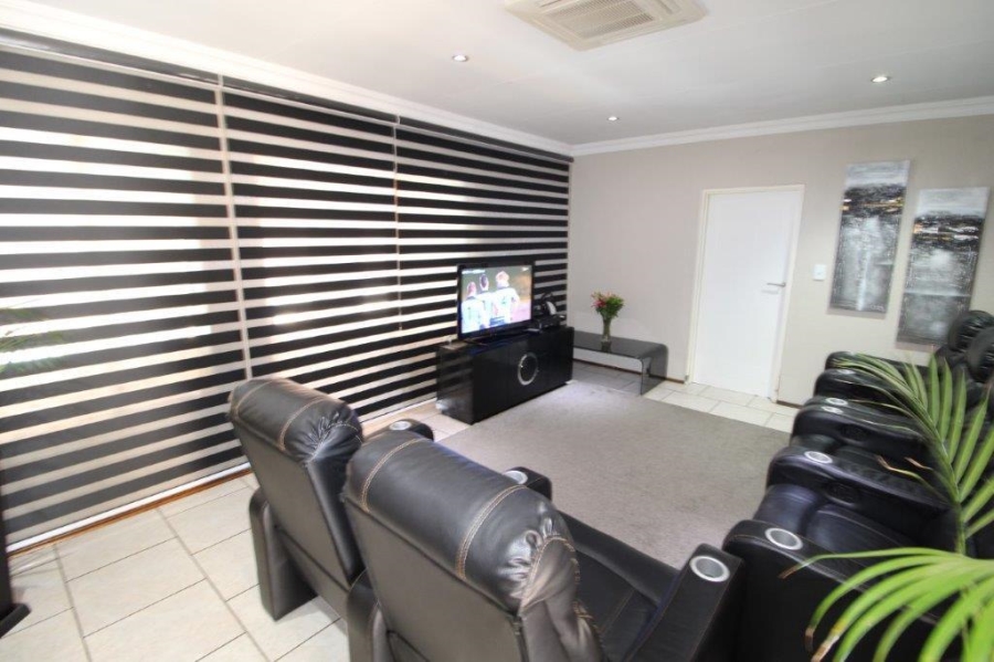 3 Bedroom Property for Sale in Brackendowns Gauteng
