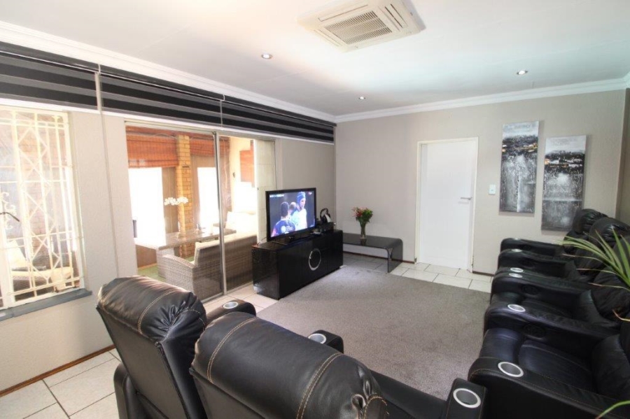 3 Bedroom Property for Sale in Brackendowns Gauteng