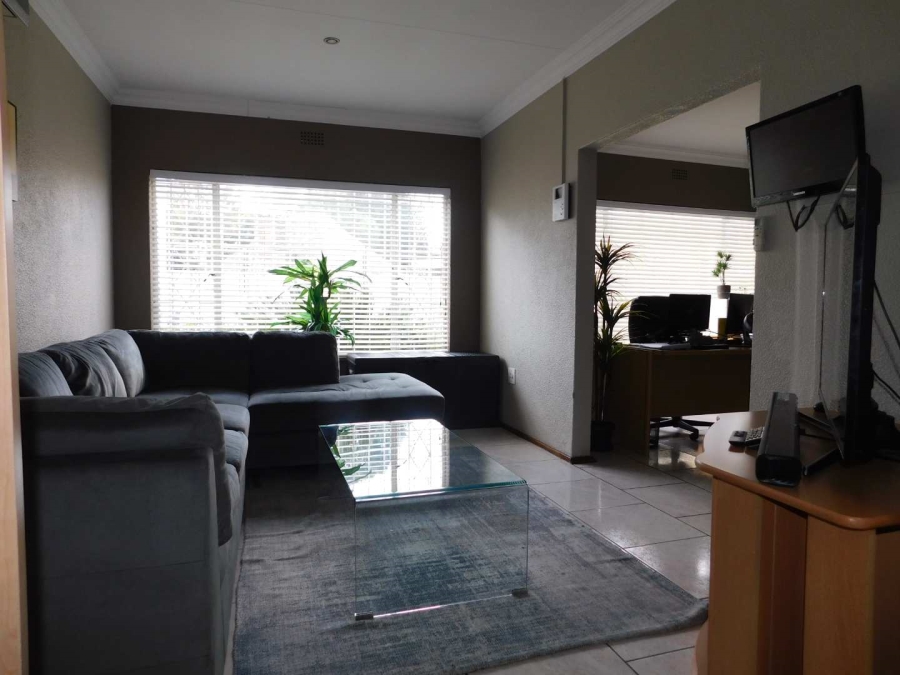 3 Bedroom Property for Sale in Brackendowns Gauteng