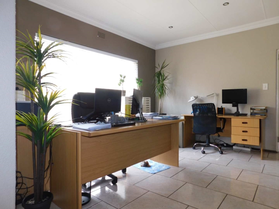 3 Bedroom Property for Sale in Brackendowns Gauteng
