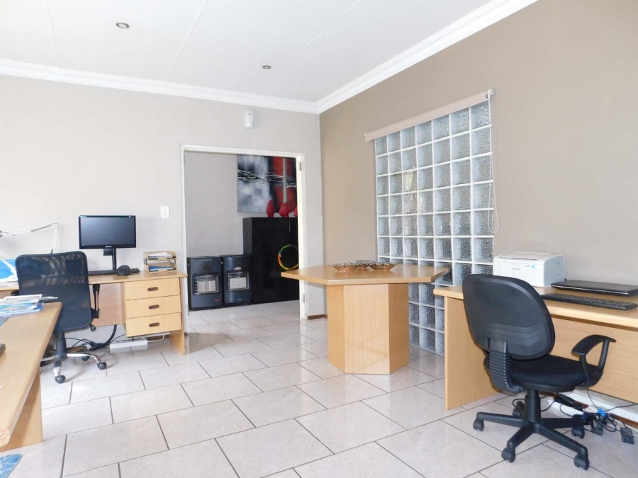 3 Bedroom Property for Sale in Brackendowns Gauteng