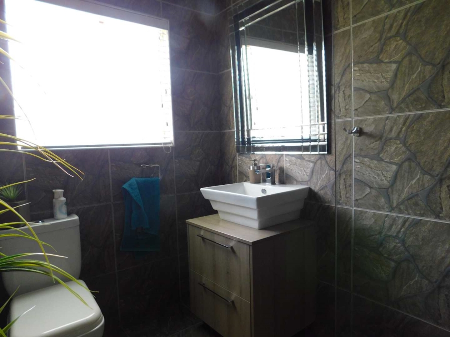 3 Bedroom Property for Sale in Brackendowns Gauteng