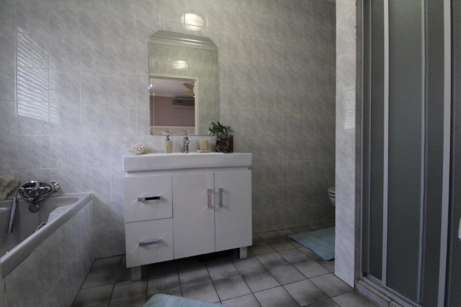 3 Bedroom Property for Sale in Brackendowns Gauteng