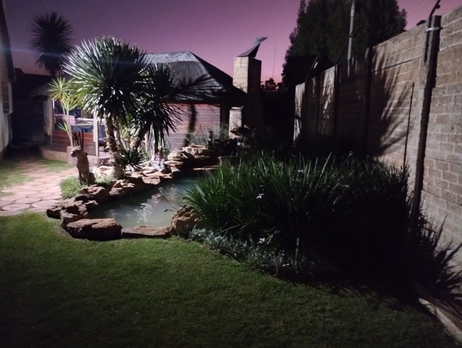 3 Bedroom Property for Sale in Brackendowns Gauteng