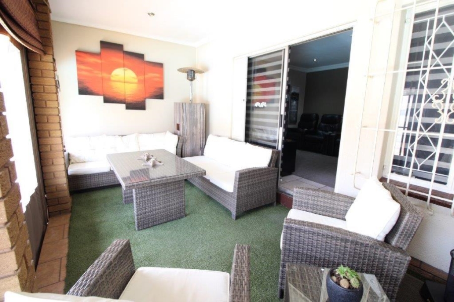 3 Bedroom Property for Sale in Brackendowns Gauteng