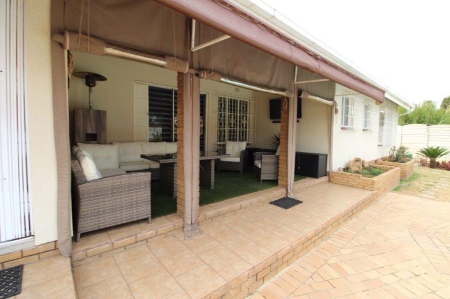 3 Bedroom Property for Sale in Brackendowns Gauteng
