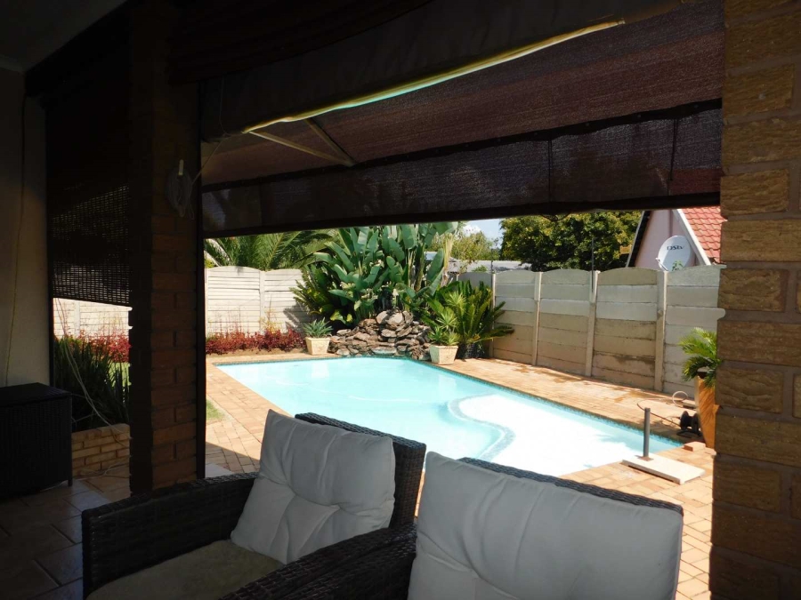 3 Bedroom Property for Sale in Brackendowns Gauteng