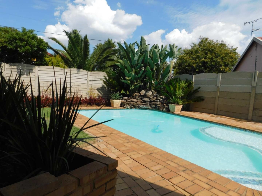 3 Bedroom Property for Sale in Brackendowns Gauteng