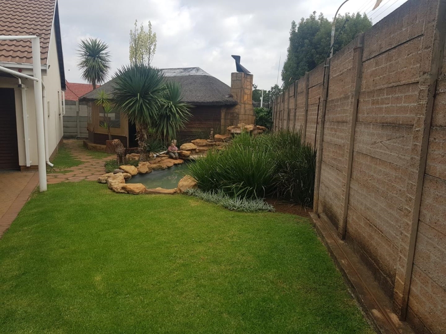 3 Bedroom Property for Sale in Brackendowns Gauteng