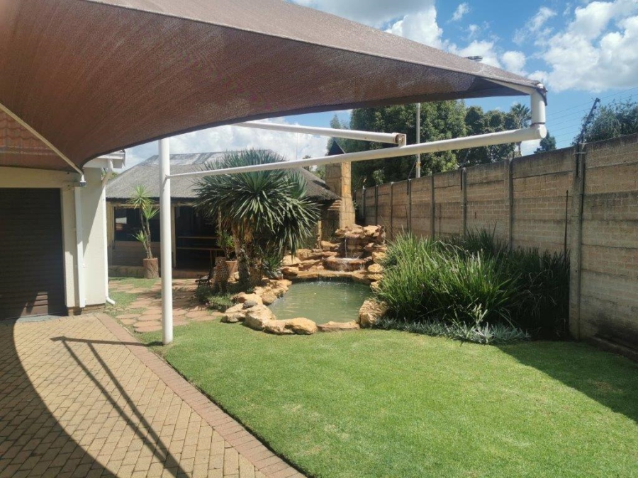 3 Bedroom Property for Sale in Brackendowns Gauteng