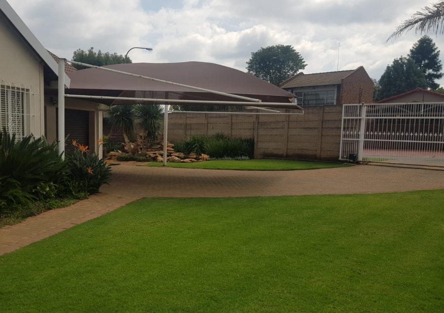 3 Bedroom Property for Sale in Brackendowns Gauteng
