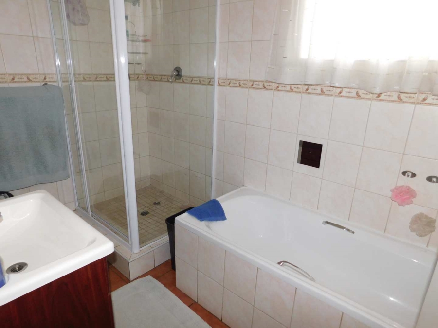 3 Bedroom Property for Sale in Brackenhurst Gauteng