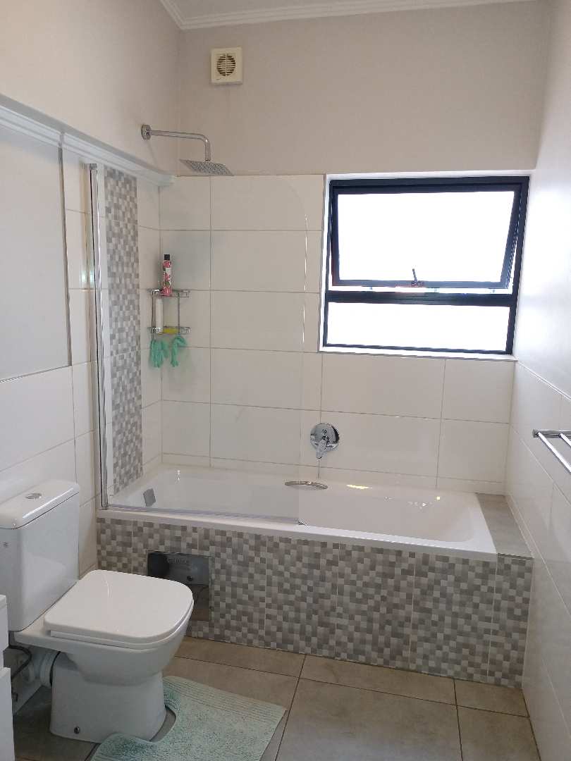 2 Bedroom Property for Sale in Glen Marais Gauteng