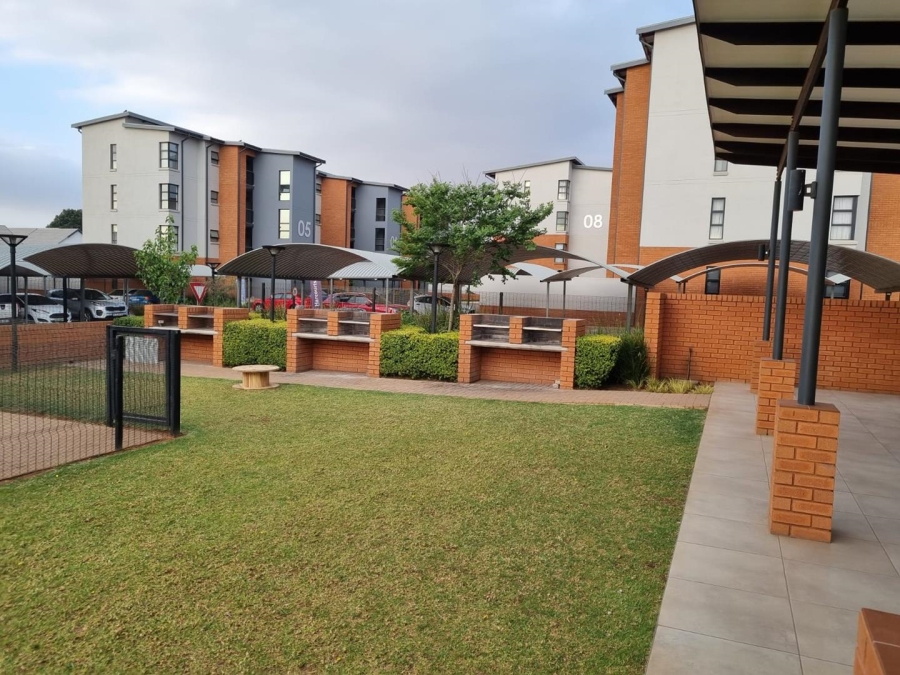 2 Bedroom Property for Sale in Glen Marais Gauteng