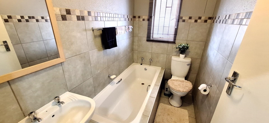 3 Bedroom Property for Sale in Alrode Gauteng
