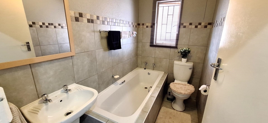 3 Bedroom Property for Sale in Alrode Gauteng
