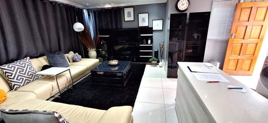 3 Bedroom Property for Sale in Alrode Gauteng