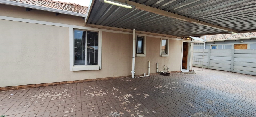 3 Bedroom Property for Sale in Alrode Gauteng