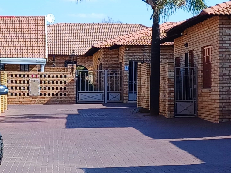 3 Bedroom Property for Sale in New Redruth Gauteng