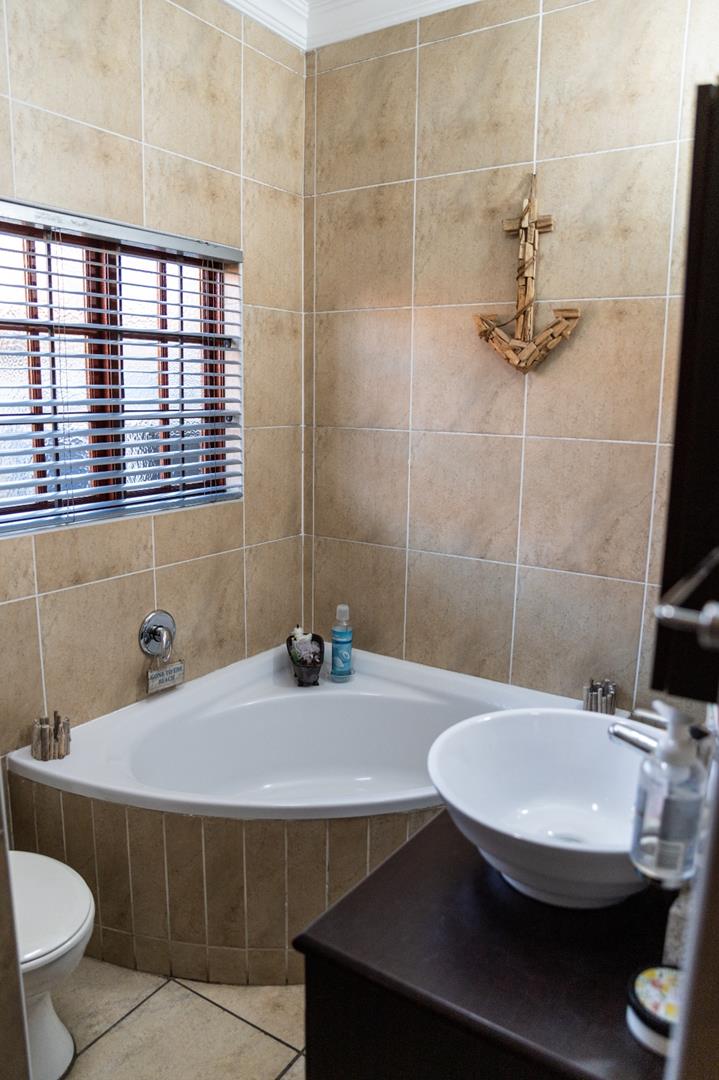 3 Bedroom Property for Sale in New Redruth Gauteng