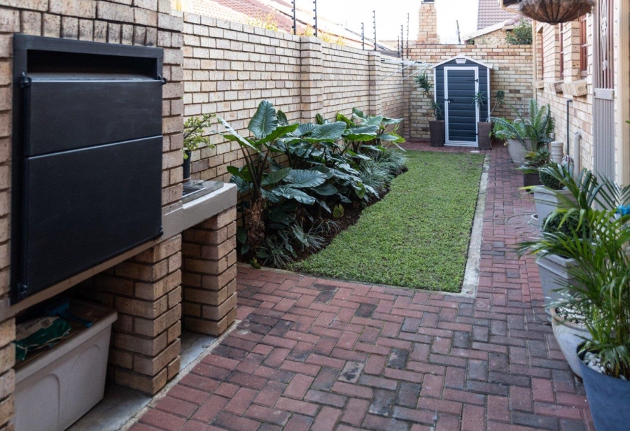 3 Bedroom Property for Sale in New Redruth Gauteng