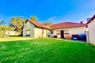 4 Bedroom Property for Sale in Mondeor Gauteng