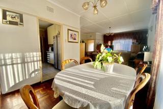 4 Bedroom Property for Sale in Mondeor Gauteng