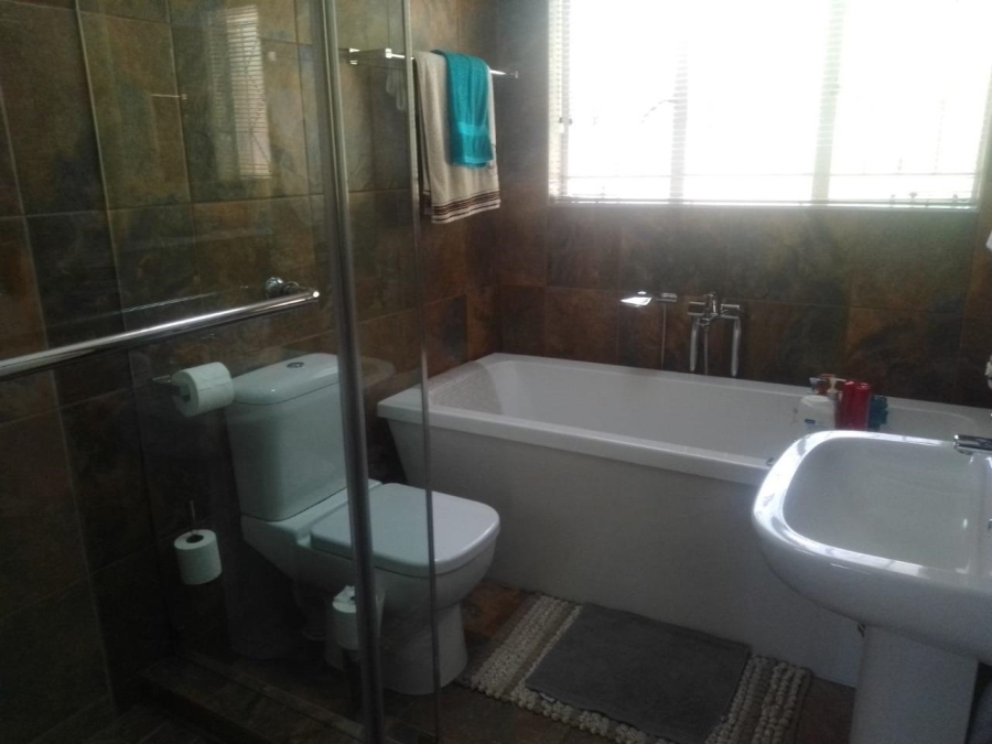 3 Bedroom Property for Sale in Glenvista Gauteng