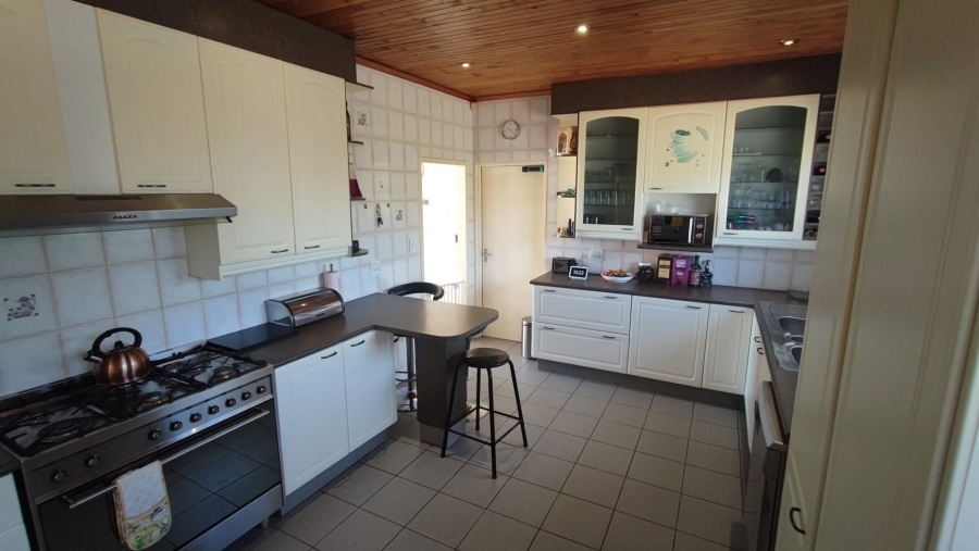 7 Bedroom Property for Sale in Brackenhurst Gauteng