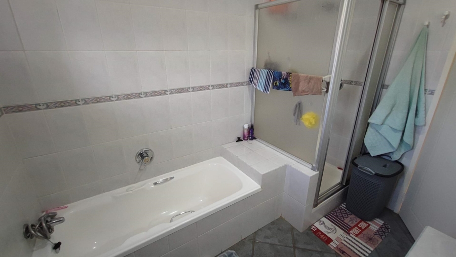 7 Bedroom Property for Sale in Brackenhurst Gauteng