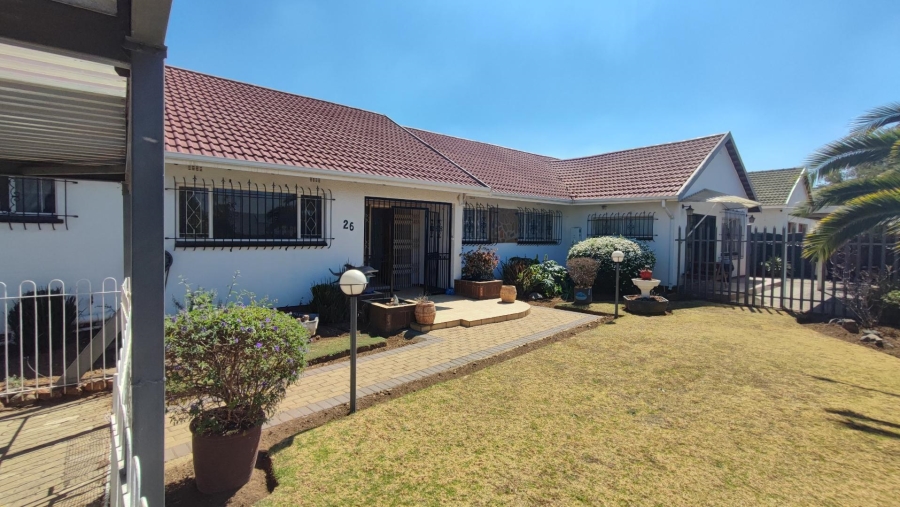 7 Bedroom Property for Sale in Brackenhurst Gauteng