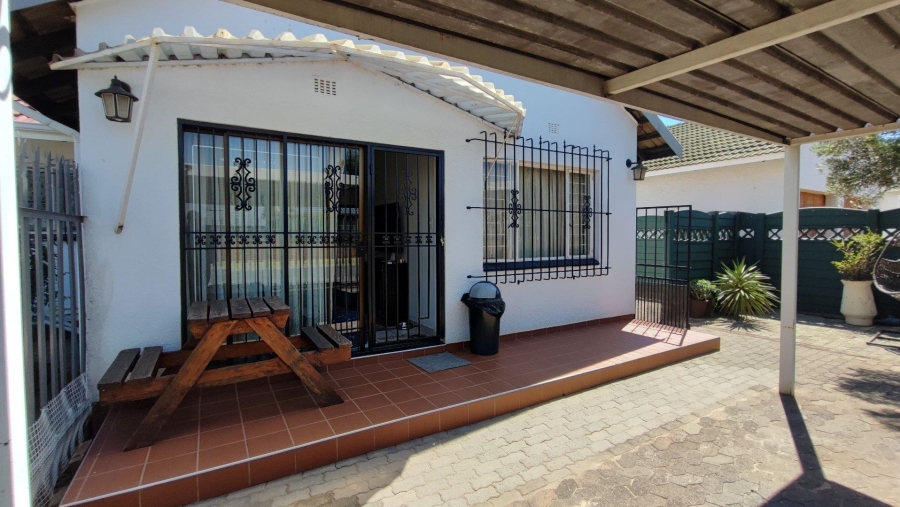 7 Bedroom Property for Sale in Brackenhurst Gauteng