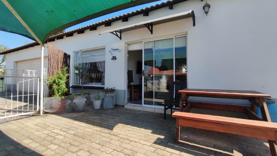 7 Bedroom Property for Sale in Brackenhurst Gauteng