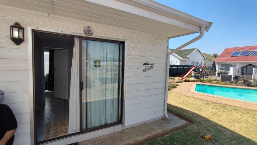 7 Bedroom Property for Sale in Brackenhurst Gauteng