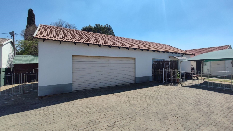 7 Bedroom Property for Sale in Brackenhurst Gauteng