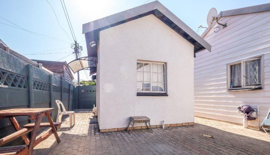 7 Bedroom Property for Sale in Brackenhurst Gauteng