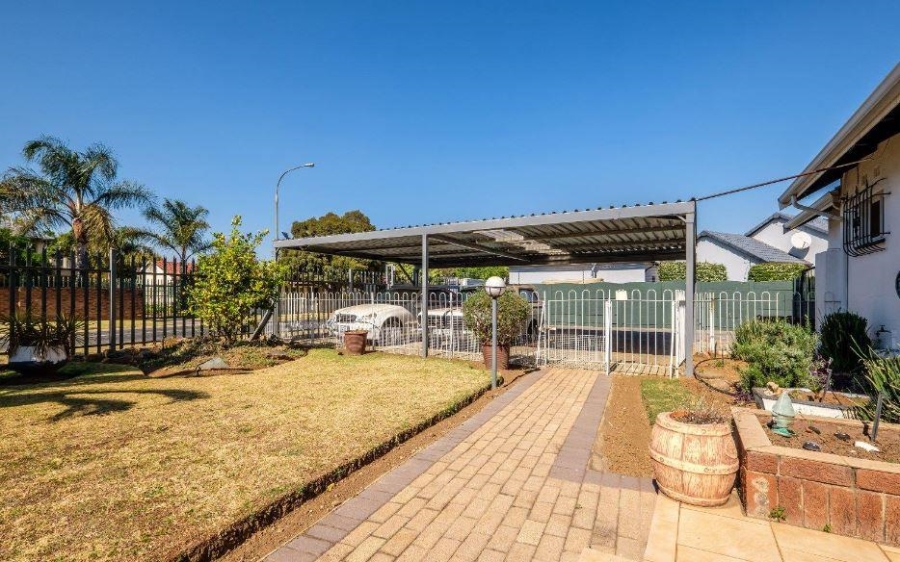 7 Bedroom Property for Sale in Brackenhurst Gauteng