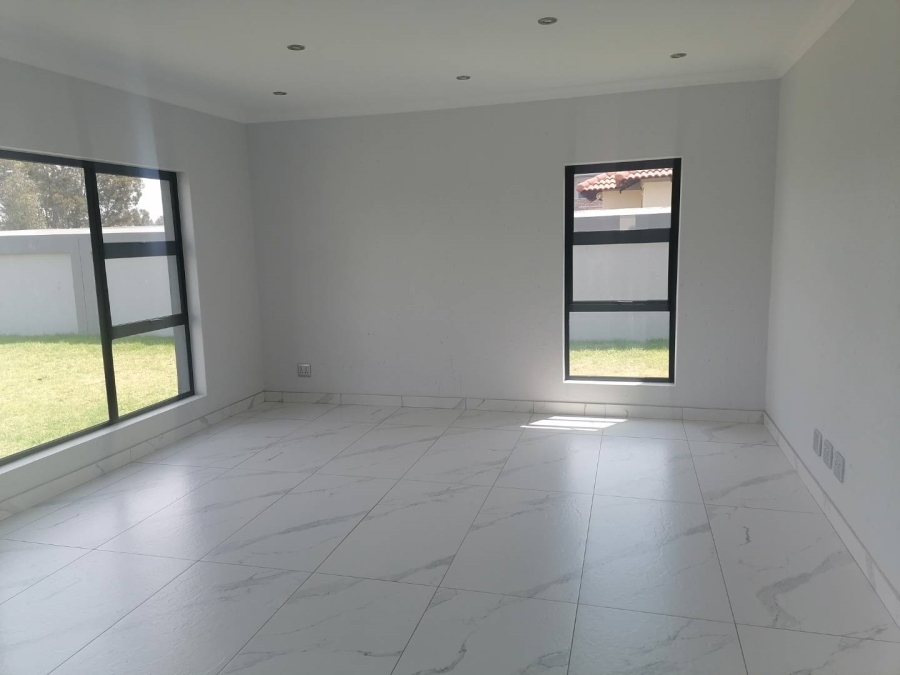 4 Bedroom Property for Sale in Helderwyk Gauteng