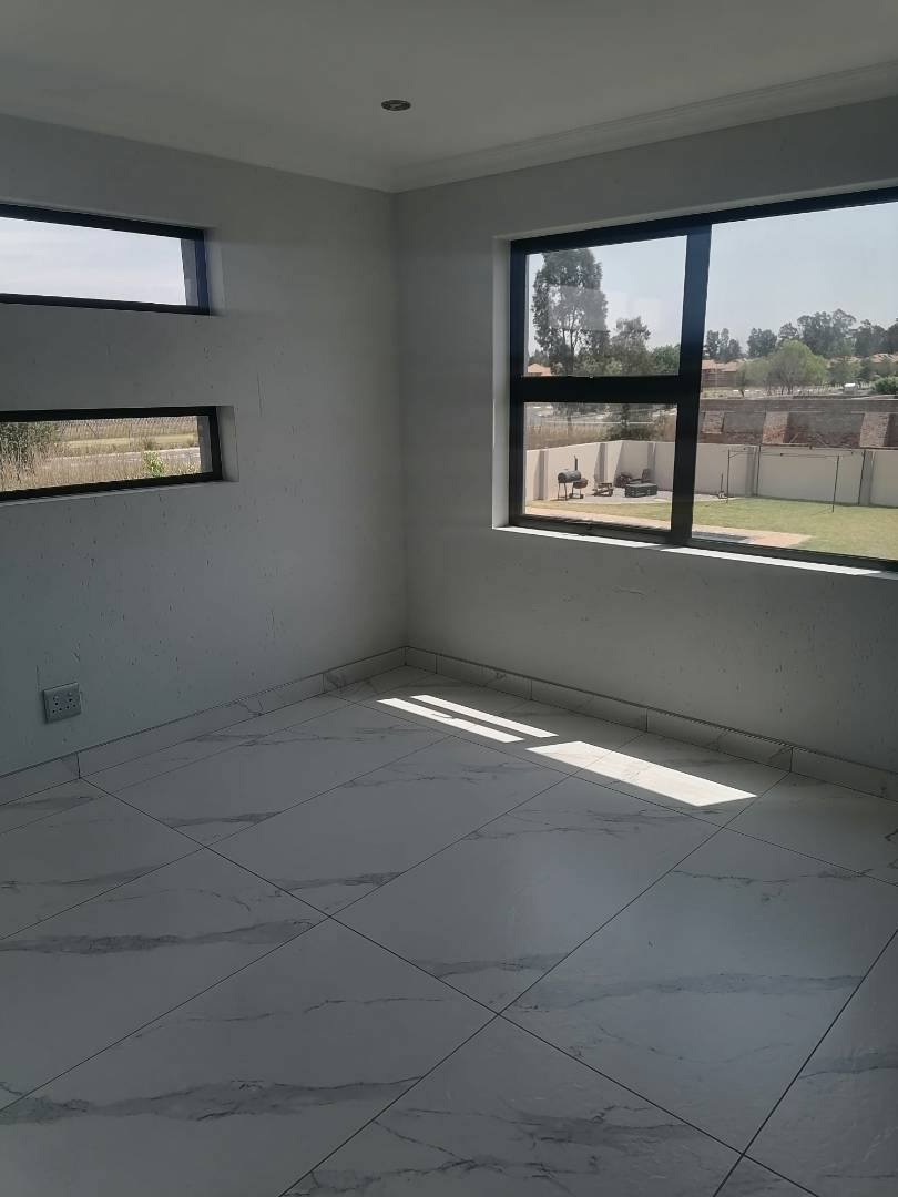 4 Bedroom Property for Sale in Helderwyk Gauteng