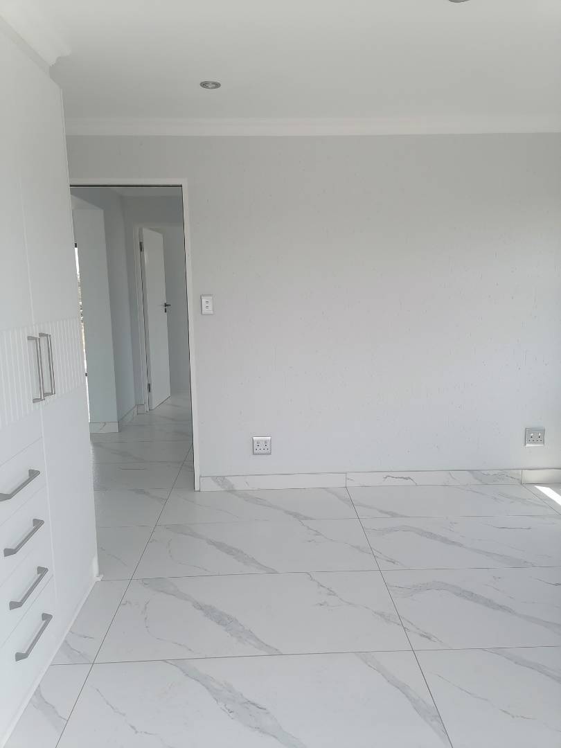 4 Bedroom Property for Sale in Helderwyk Gauteng