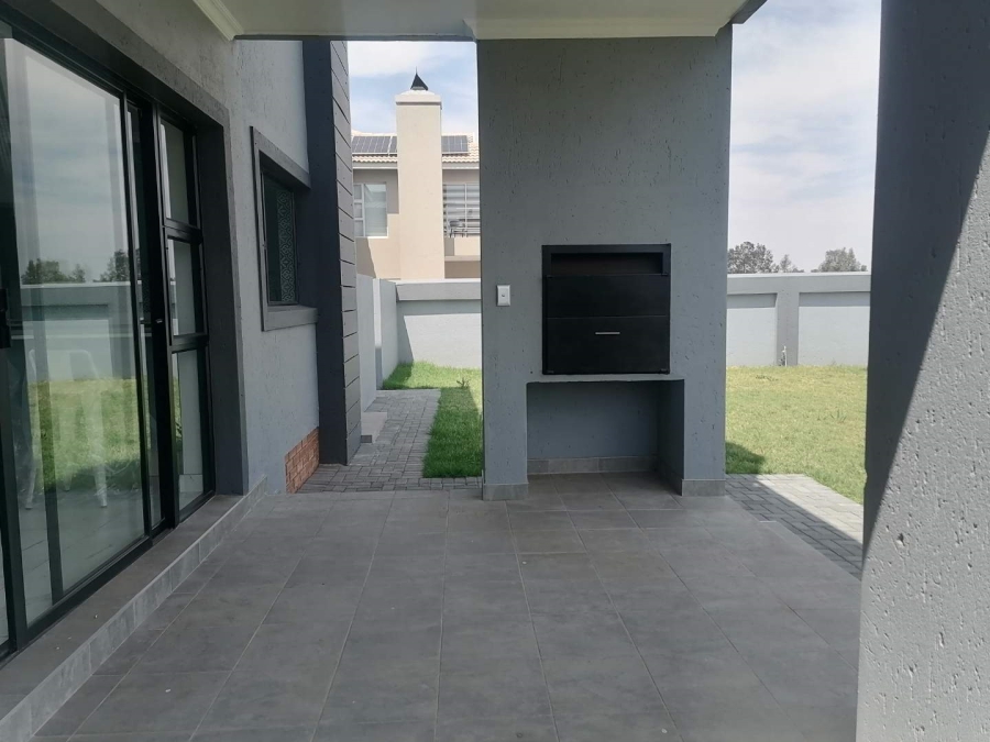 4 Bedroom Property for Sale in Helderwyk Gauteng