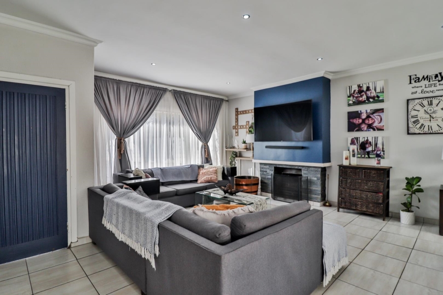 4 Bedroom Property for Sale in Brackenhurst Gauteng