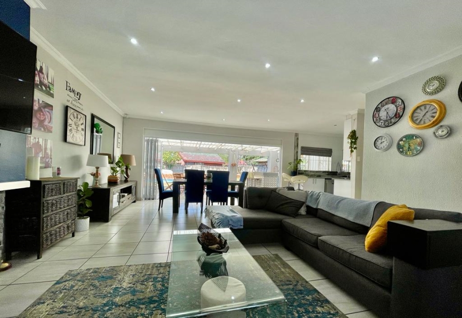 4 Bedroom Property for Sale in Brackenhurst Gauteng