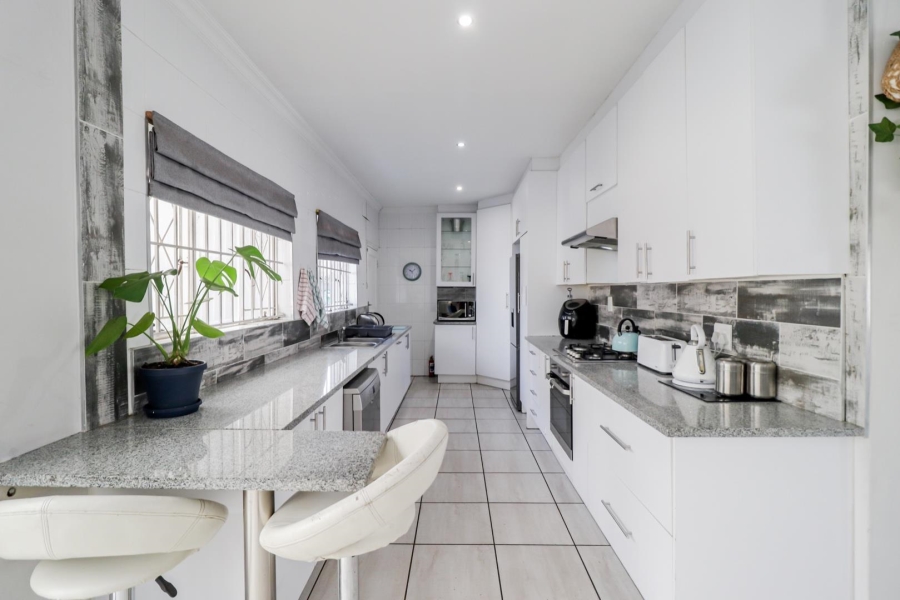 4 Bedroom Property for Sale in Brackenhurst Gauteng